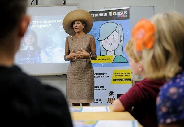 The purpose of the course is to teach children the principles of artificial intelligence. Queen Maxima wore lace dress by Natan