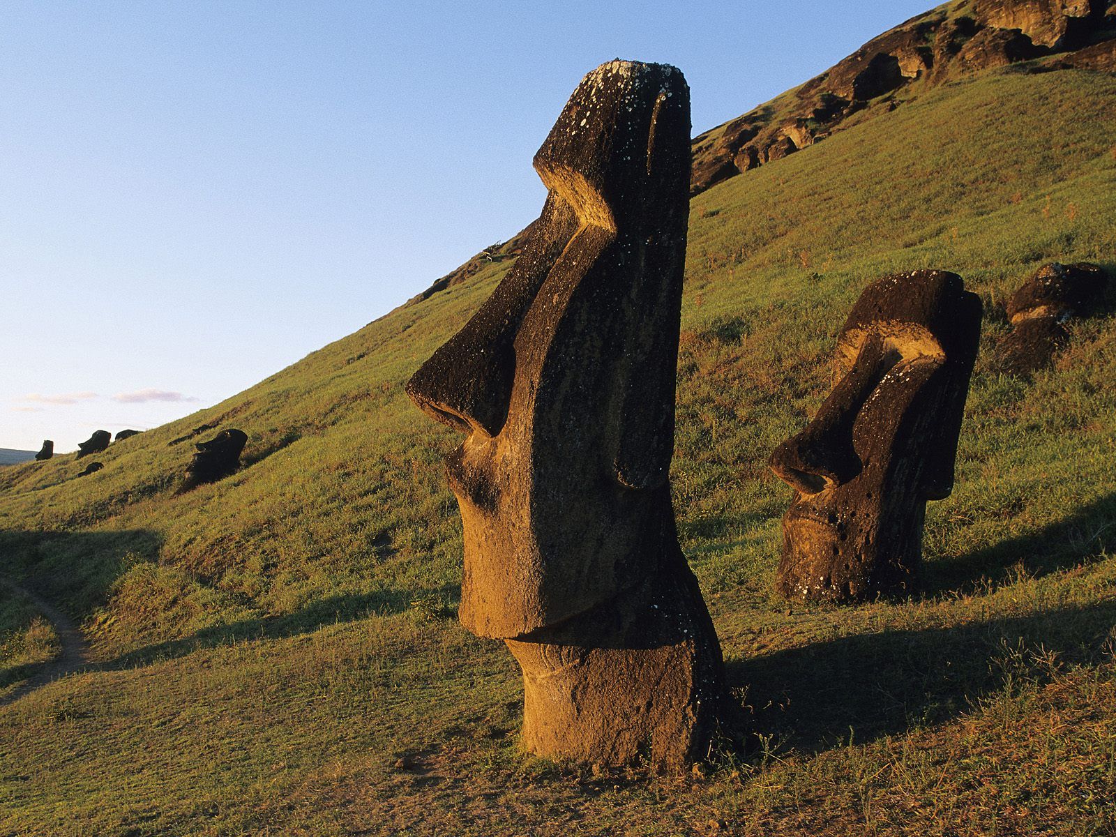 GLOBE IN THE BLOG Moai Statues Of The Easter Island Chile GLOBE IN THE BLOG Moai Statues Of The Easter Island Chile