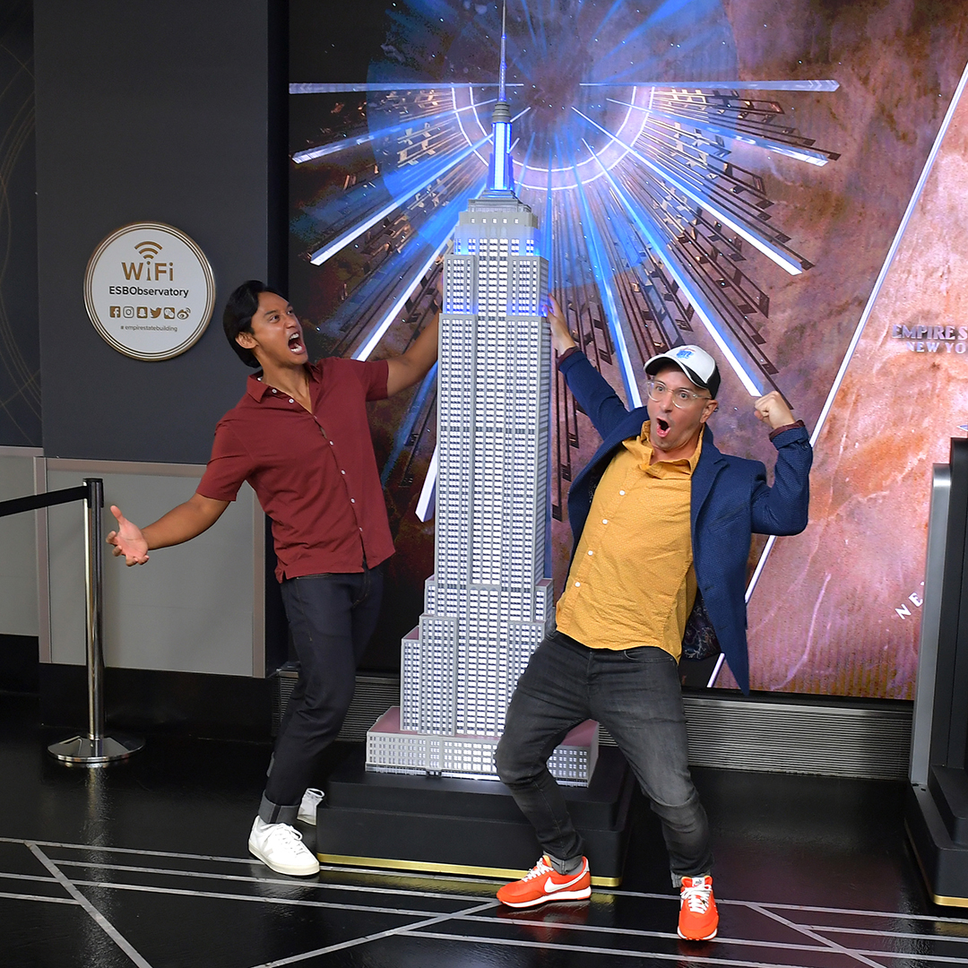 Nickalive Empire State Building Lights Up Blue To Celebrate 25 Years Of Blue S Clues