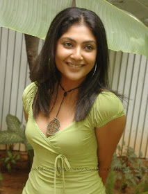 Telugu-Hot-Actress-Kamalini-Mukherjee