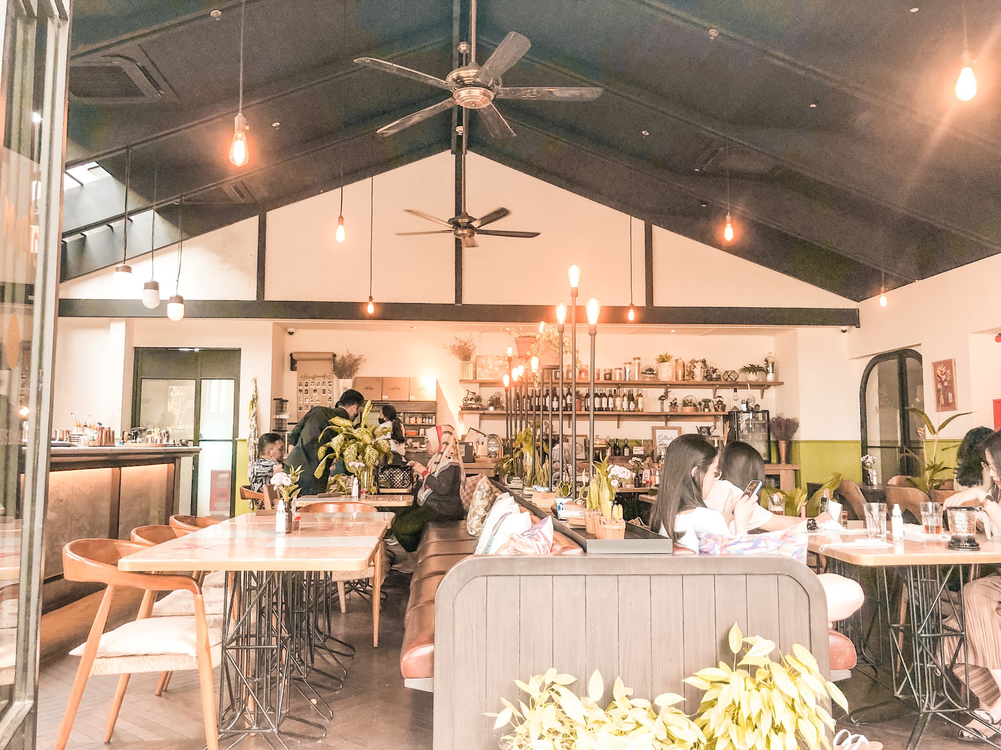 SABTU SORE DI HAUSE ROOFTOP - indsav.com