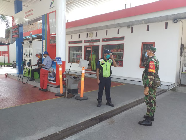 Babinsa Jalin Silaturahmi Ke SPBU Jetiskarangpung