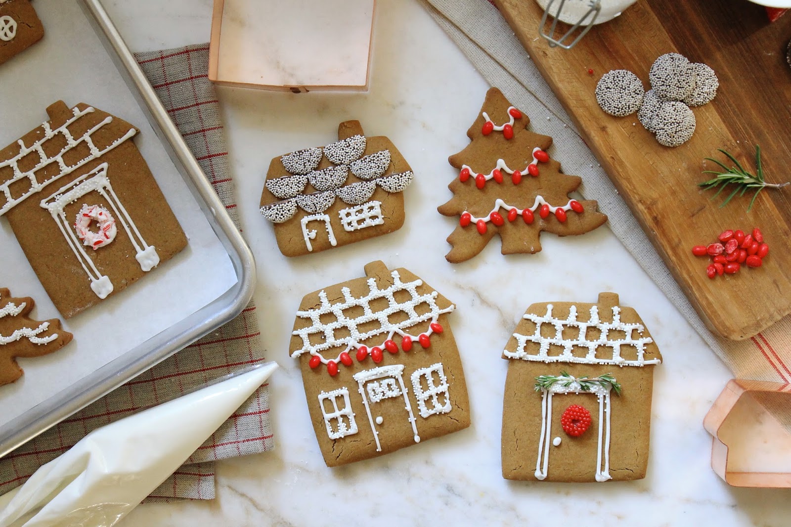 Jenny Steffens Hobick: Gingerbread House Cookies | Decorating Tips ...