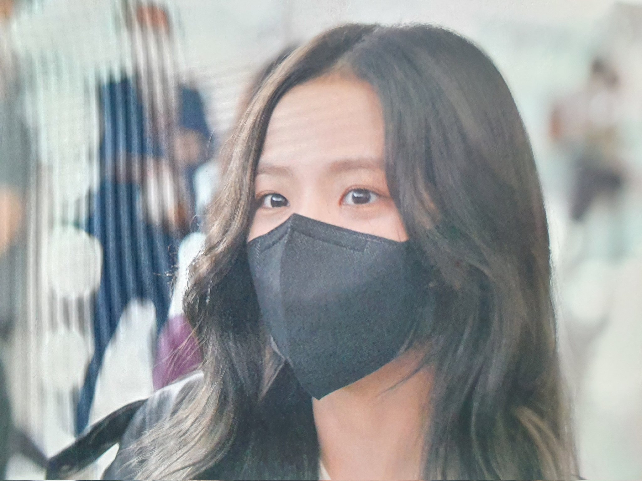 [연예] [사진]         오늘 공항출국한 귀여운 블랙핑크 로제와 지수 사진 모음 -  와이드섬