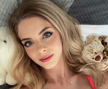 Christina LionsCat Biography, Body Statistics, Facts