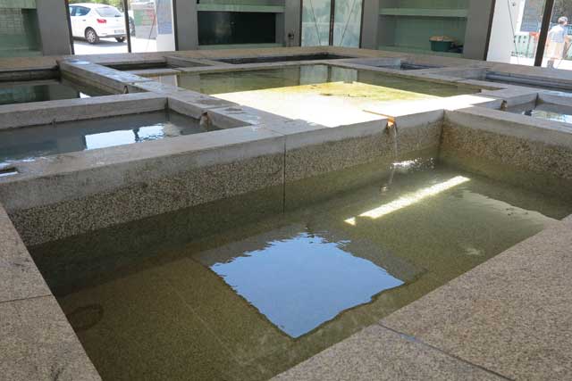 Public laundry tank in Afurada, Porto