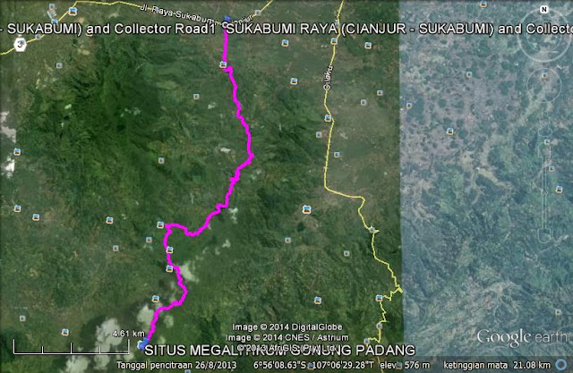 Track jalan menuju Situs Megalitikum Gunung Padang Track jalan menuju Situs Megalitikum Gunung Padang