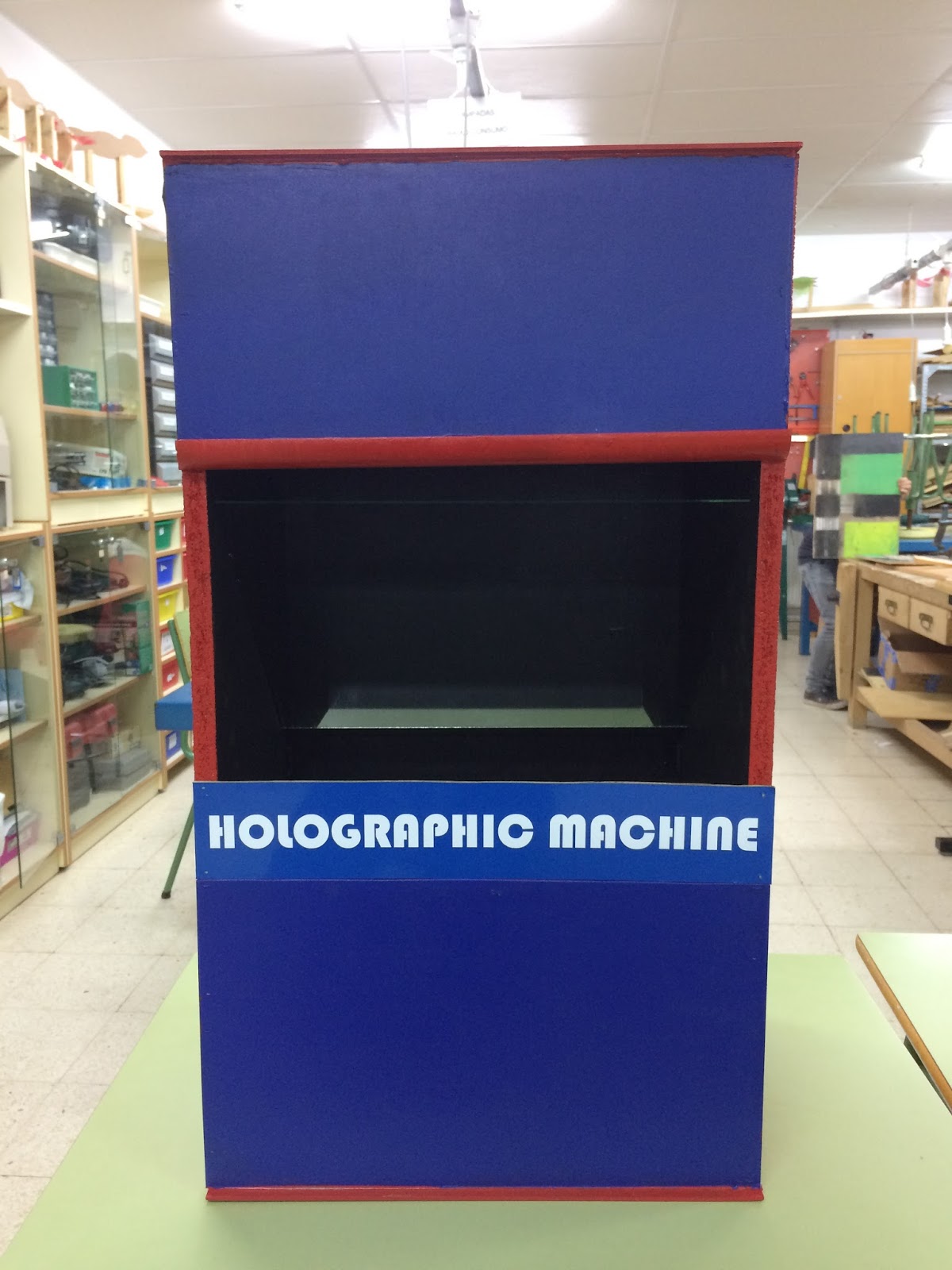 A tecnoloxía na secundaria: Holographic Machine