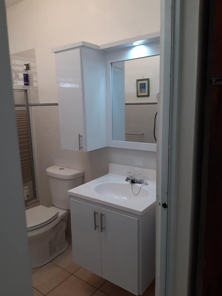 Vanity de baño blanco brillo