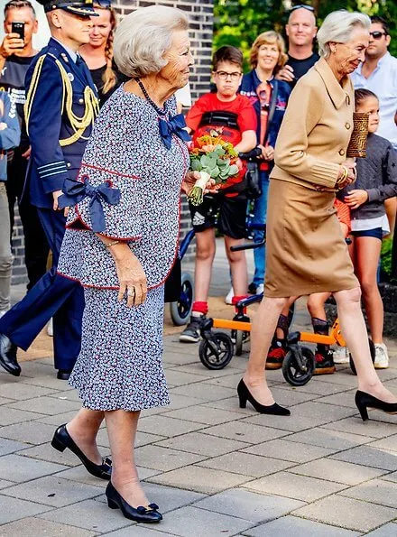 Princess Beatrix attended the national campaign day of the 'Zwaluwen Jeugd Actie' at SV Football Club