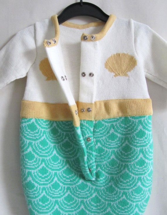 Work, Buy, Consume, Die. 赤ちゃん用マーメイド寝袋： Handmade Knitted Mermaid
