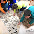 Εκπαιδευτικοί στην Καστοριά διδάσκουν στους μαθητές τη βάρβαρη ''τέχνη'' της γούνας...