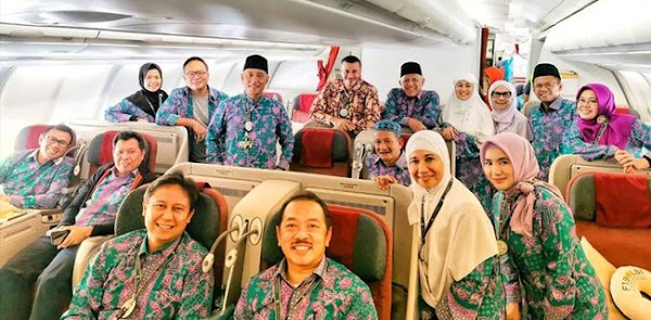 Rini dan Pimpinan BUMN Berangkat Haji, Netizen: Rakyat Kecil Harus Nunggu Bertahun-tahun