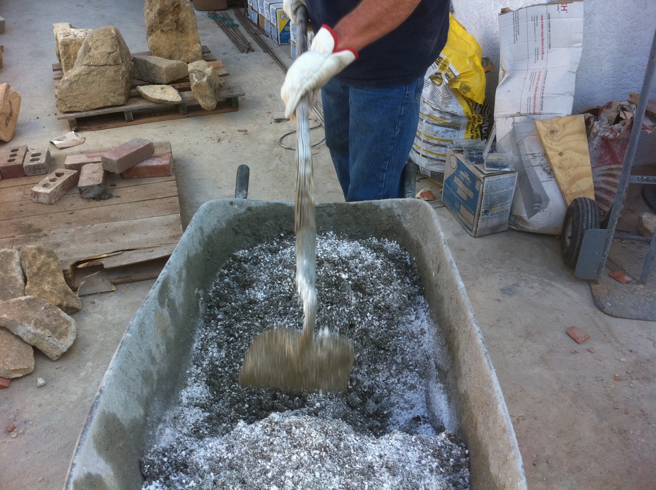 Diy Refractory Cement / Cementing a smelter/furnace with refractory