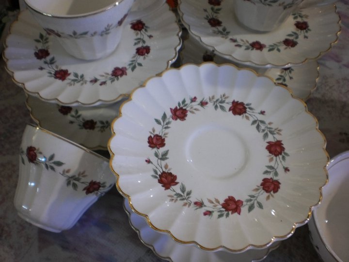 Bonnie's collection J & G MEAKIN ENGLAND TEA SET FOR SALE..