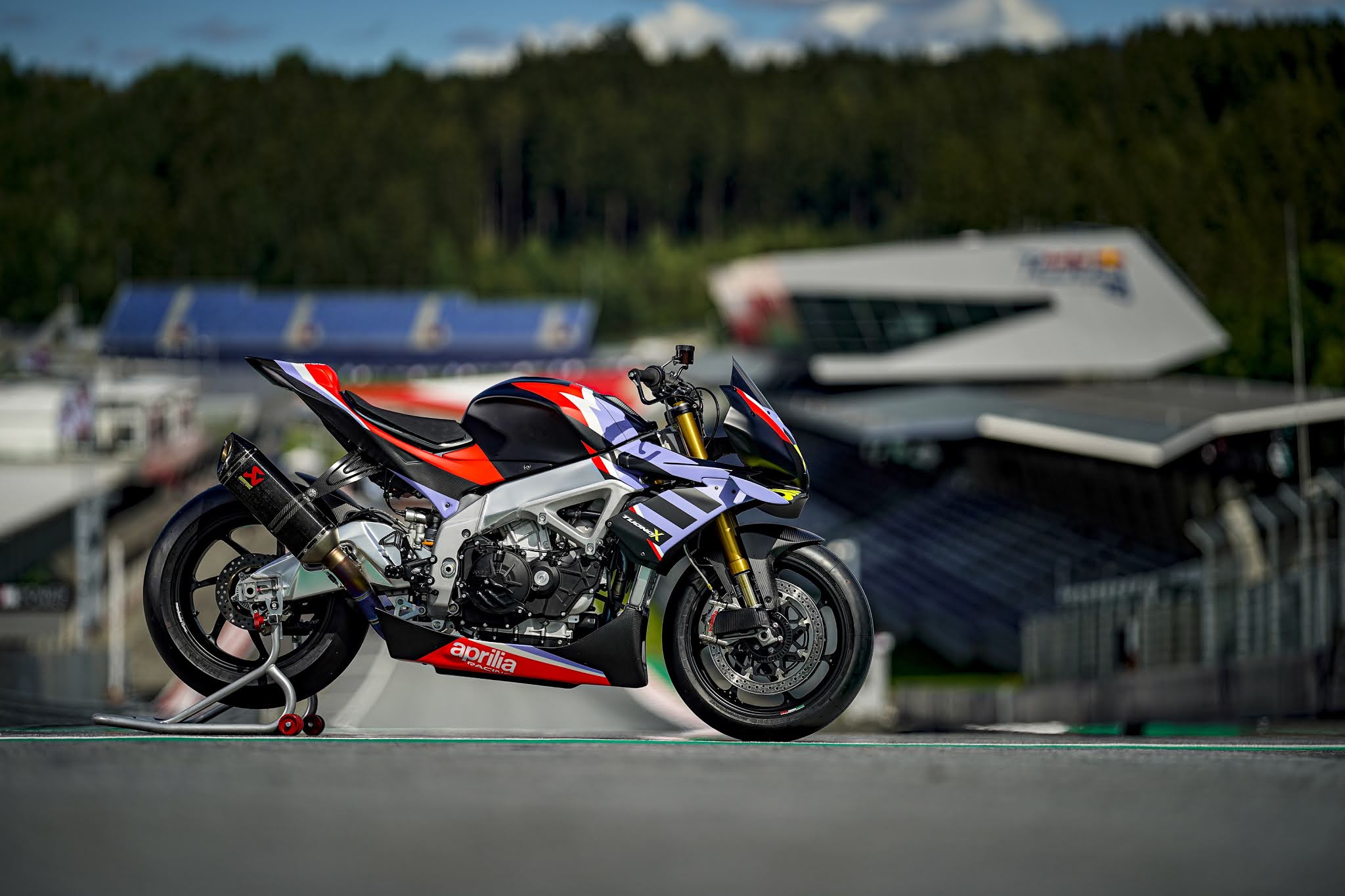 Мотоциклы Aprilia супер спорт MOTOGP