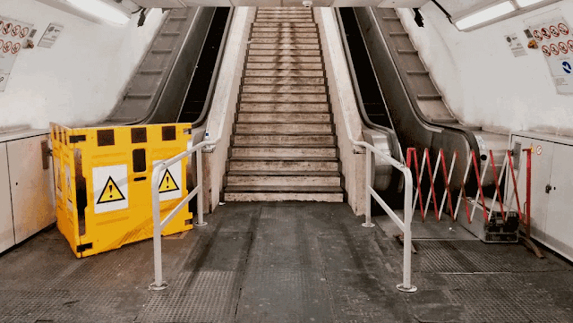 Metro Termini, scale mobili nel caos: si fermano, partono e scatta l’allarme