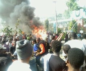 2 UNIJOS In Chaos As Students Protest Hike In School Fees
