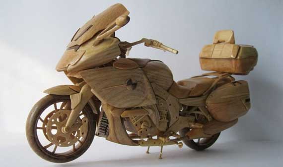  Kerajinan  seni patung kayu  jepara