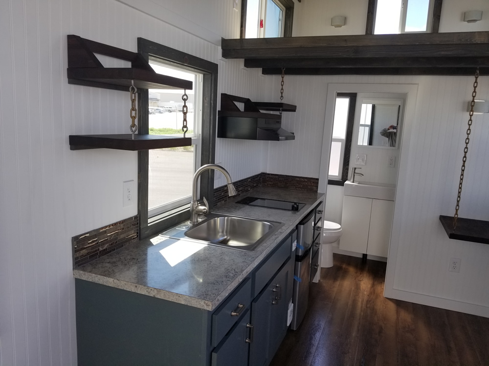 TINY HOUSE TOWN Lincoln Peak By Tiny Mountain Houses (210 Sq Ft)