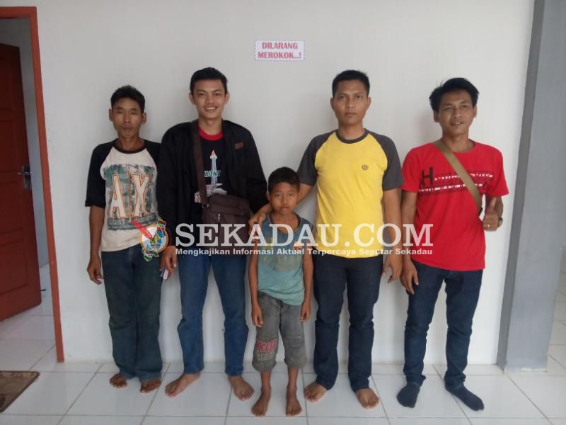 Fokmas Bantu Mengurus Administrasi Ibu Lisan Di RSUD Sudarso Tentu apa yang dilakukan oleh Bhabinkamtimas sekadau hulu dan Staf Desa Ng. Pembubuh memberikan motivasi kami selaku mahasiswa untuk lebih peduli pada masyarakat