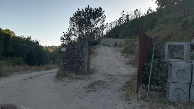 Acesso á zona fluvial a jusante da ponte Acesso á zona fluvial a jusante da ponte