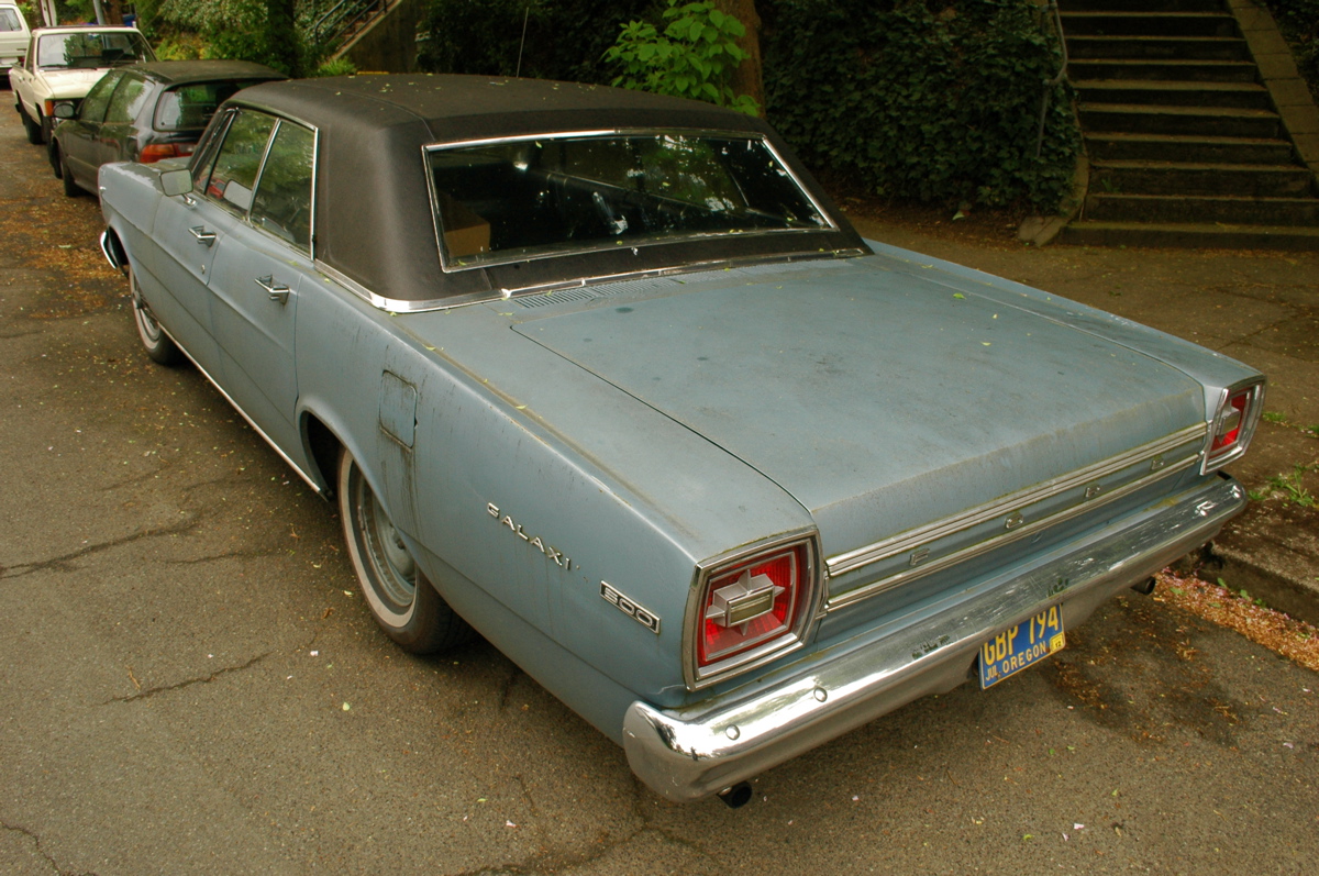 OLD PARKED CARS.: Wire Wheels & Vinyl Tops: 1966 Ford Galaxie 500 4