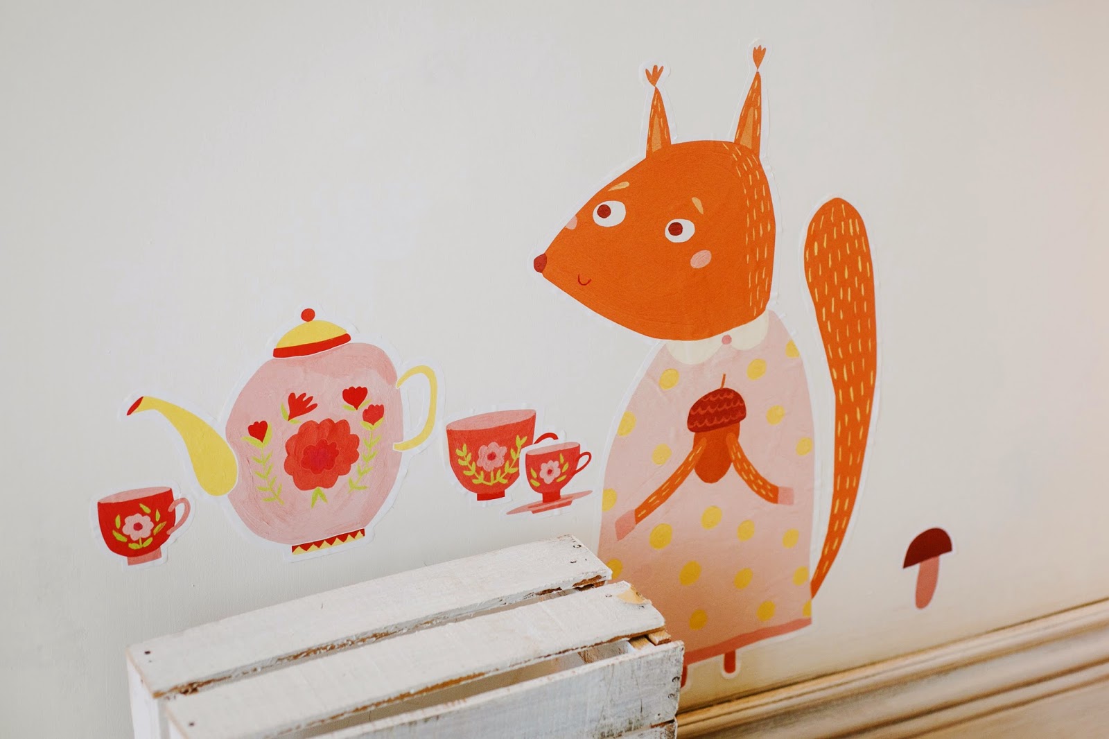 комната белочки. белка на окно. мультяшные комнаты. домик для белки. декоративные белки домашние.