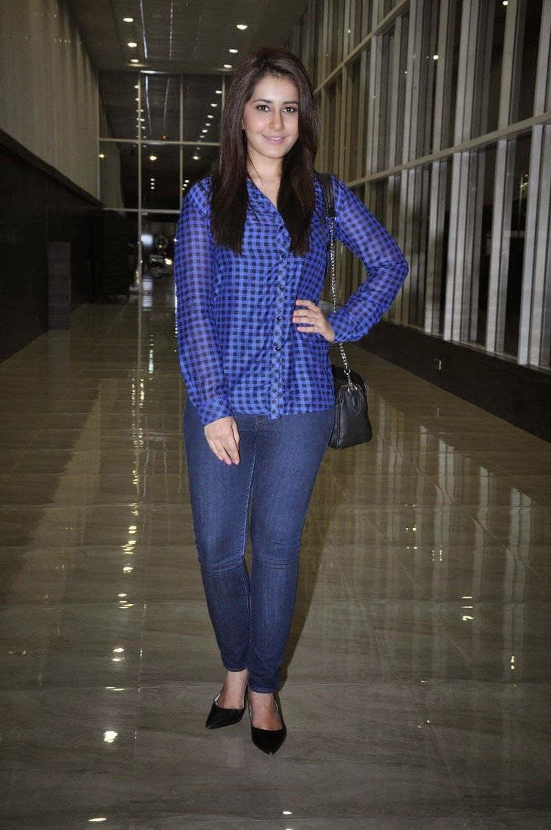 Beautiful Pictures Of Rashi Khanna In Jeans At Lakshmi