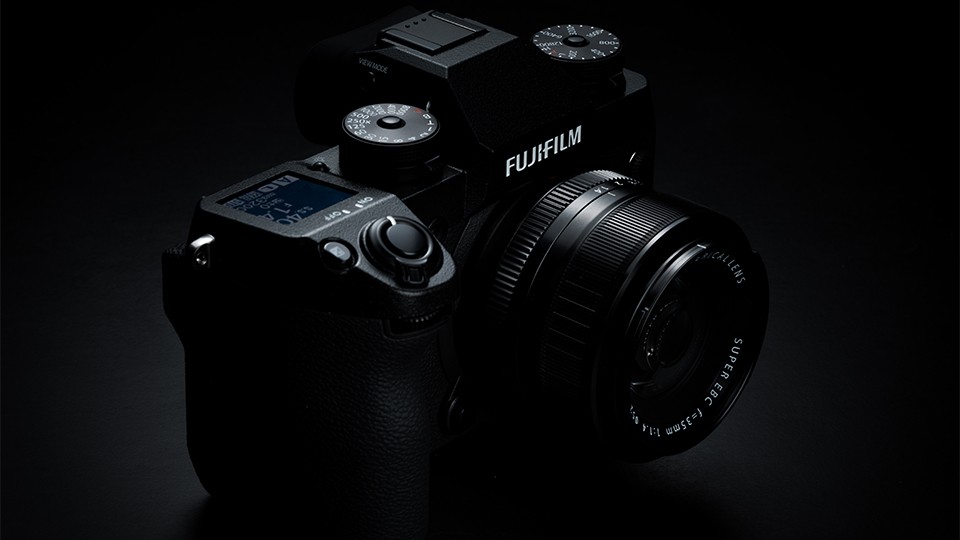 PHOTOGRAPHIC CENTRAL: Fujifilm X-H1: Hybrid GFX/XT Inspired Excellence
