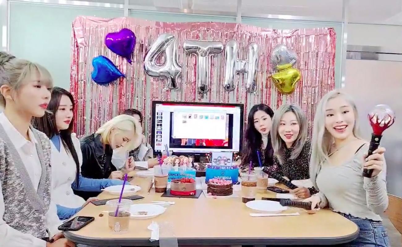 DreamCatcher revela lightstick oficial y también una capa oficial