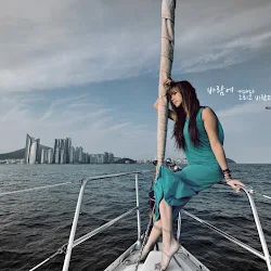 Kim Ha Yul on a Sailboat Foto 6