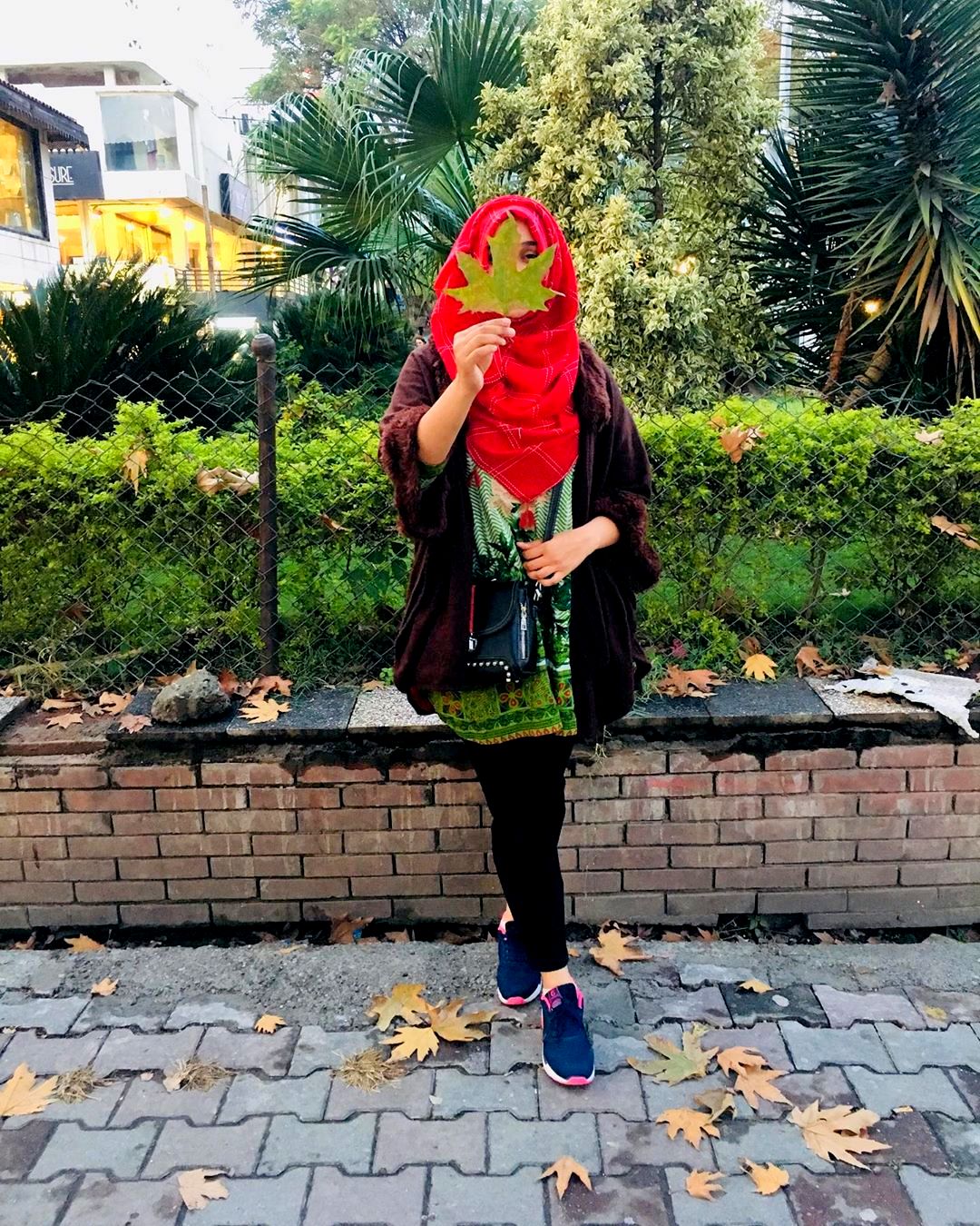 Featured image of post Hijab Stylish Instagram Whatsapp Dp For Girls - With a lot more features like hiding your online status, hiding last seen, hiding writing status, hiding your online status, charge theme, charge tick style, charge whatsapp icon and much more.