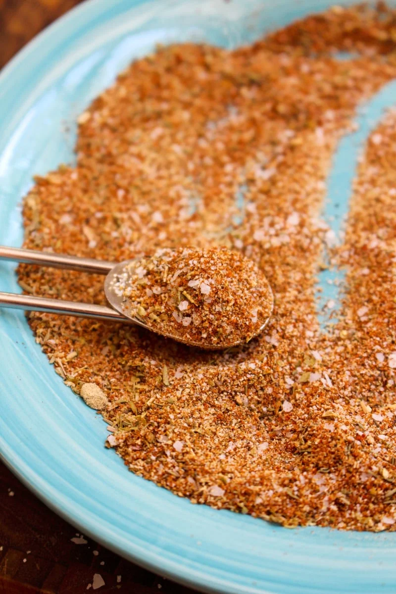 Cajun Blackened Seasoning can be made at home with a handful of simple spices. Use it to make blackened meats or to add a little kick to your everyday cooking! #cajun #blackened #spicemixes
