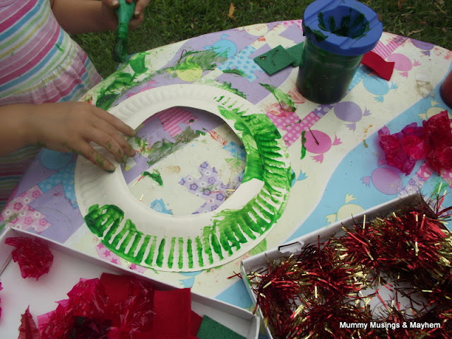 An easy to set up Christmas activity that is perfect for little toddler hands and attention spans! Make Christmas wreaths to hang on the tree or wall!