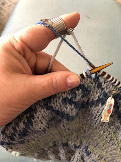 Norwegian thimble makes color work manageable! : r/knitting