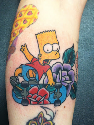 Tatuaje de Bart Simpson en skate