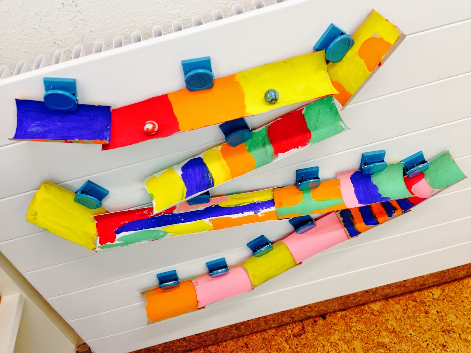 123kinderleicht: Veränderbare DIY-Murmelbahn
