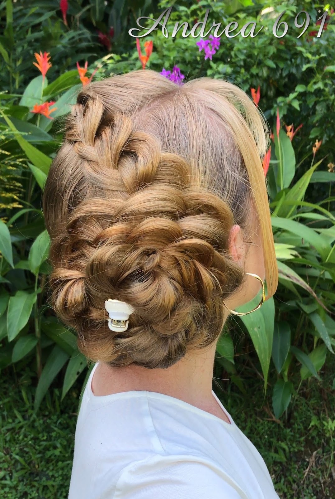 Beautiful Bridal Bun with roses | Bridal hair buns, Bridal bun, Indian  bridal hairstyles