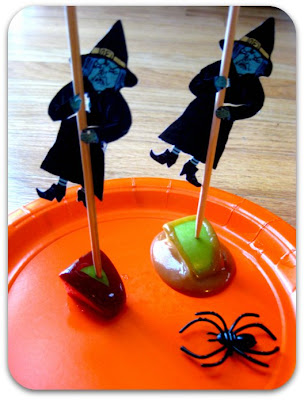 Easy_Halloween_Snacks_Candy_Caramel_Apple_Bites_mummy_dogs