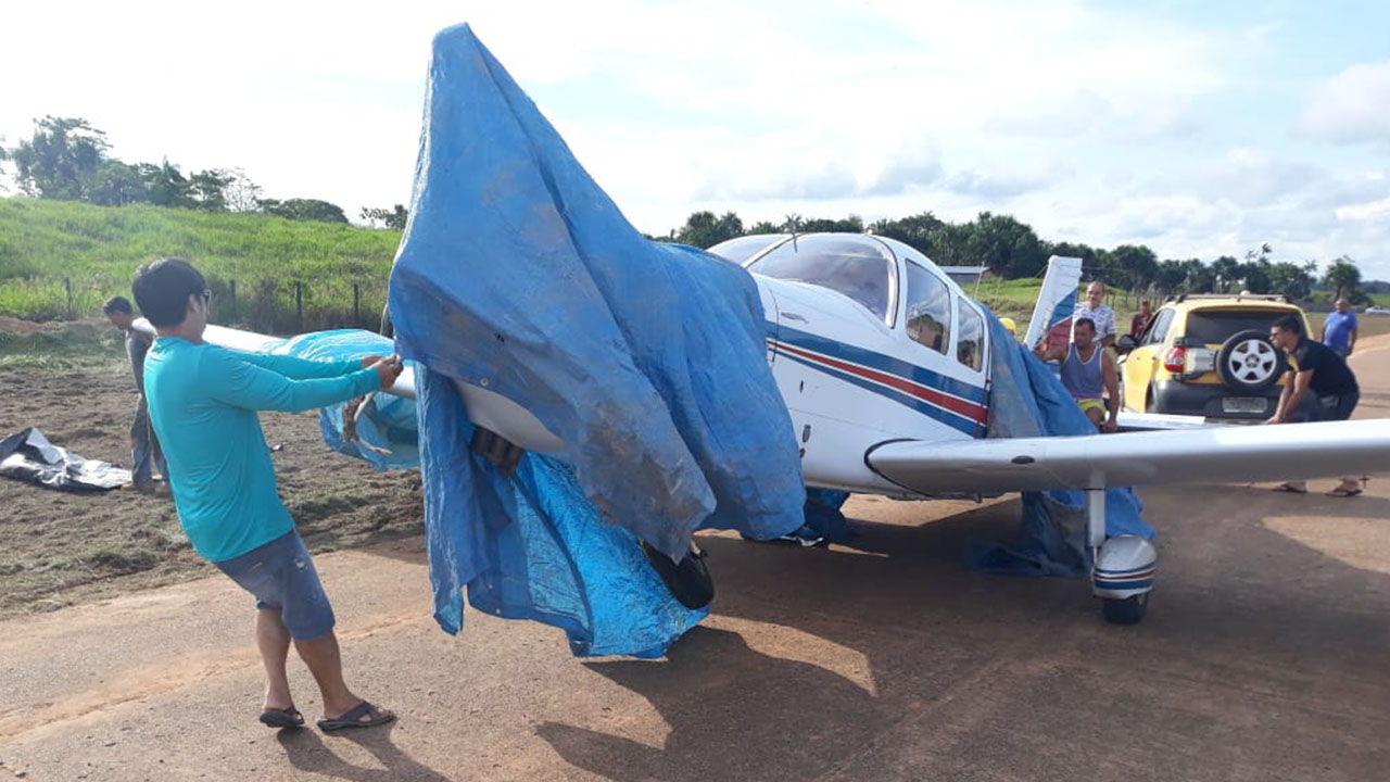 Motociclista morre ao ser atropelado por avião monomotor no Amazonas