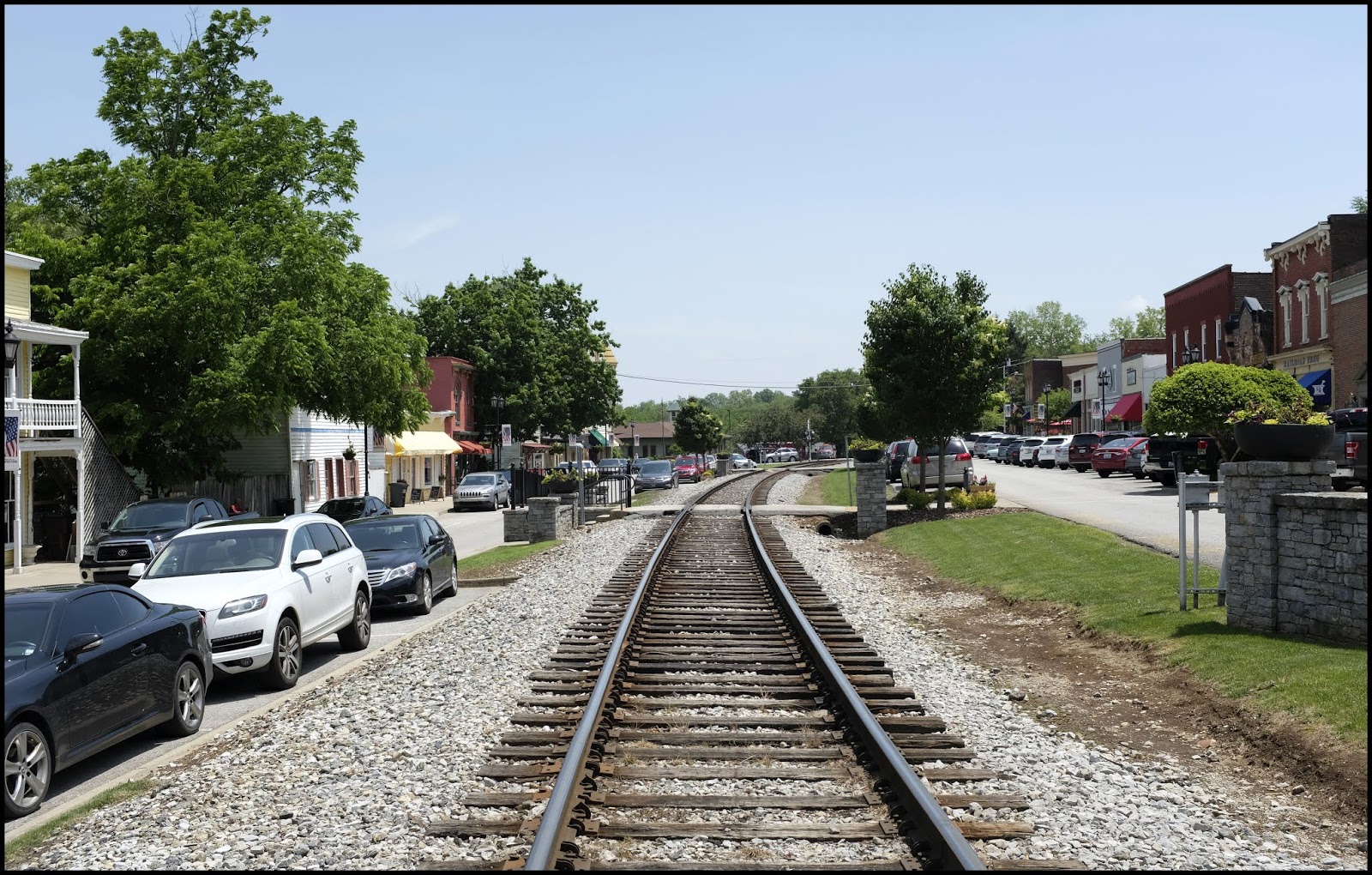 The Frog and PenguINN A Drive on Old Frankfort Pike, KY