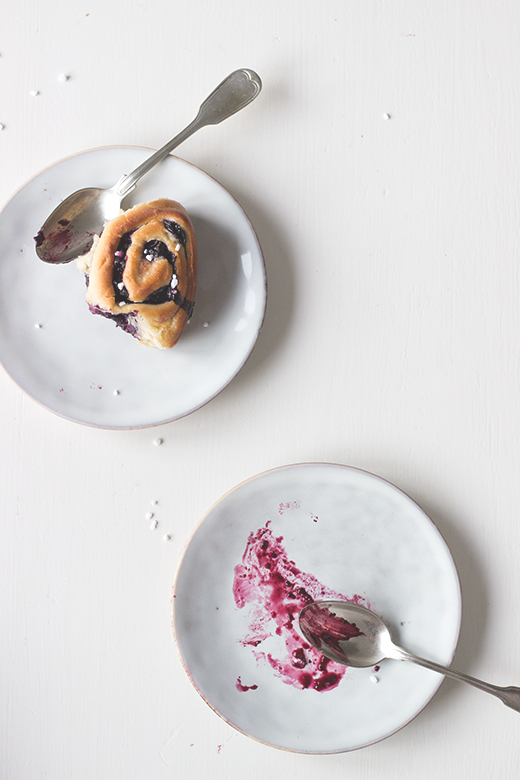 Saftige Blaubeer-Zimtschnecken mit Creme fraiche. Rezept von Holunderweg18