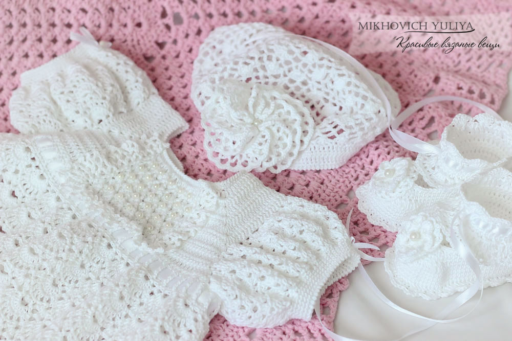 крестильное платье для девочки крючком. крестильная шапочка для девочки крючком. вязаные платья для новорожденных. можно вязать на крещение.