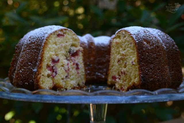 Bundt cake con arándanos rojos