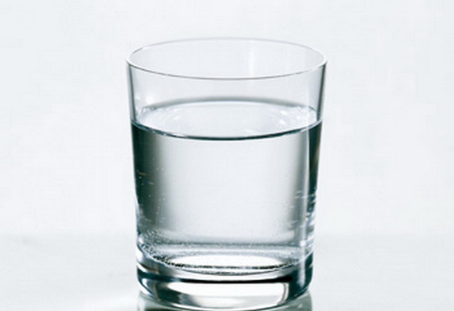 0 25 стакан воды. Вода в стакане обычная для презентации.