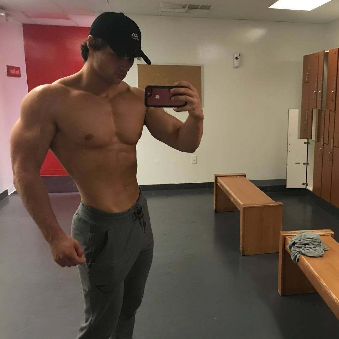 huge-muscular-youngsters-dylan-mckenna-cocky-beefy-bro-selfie