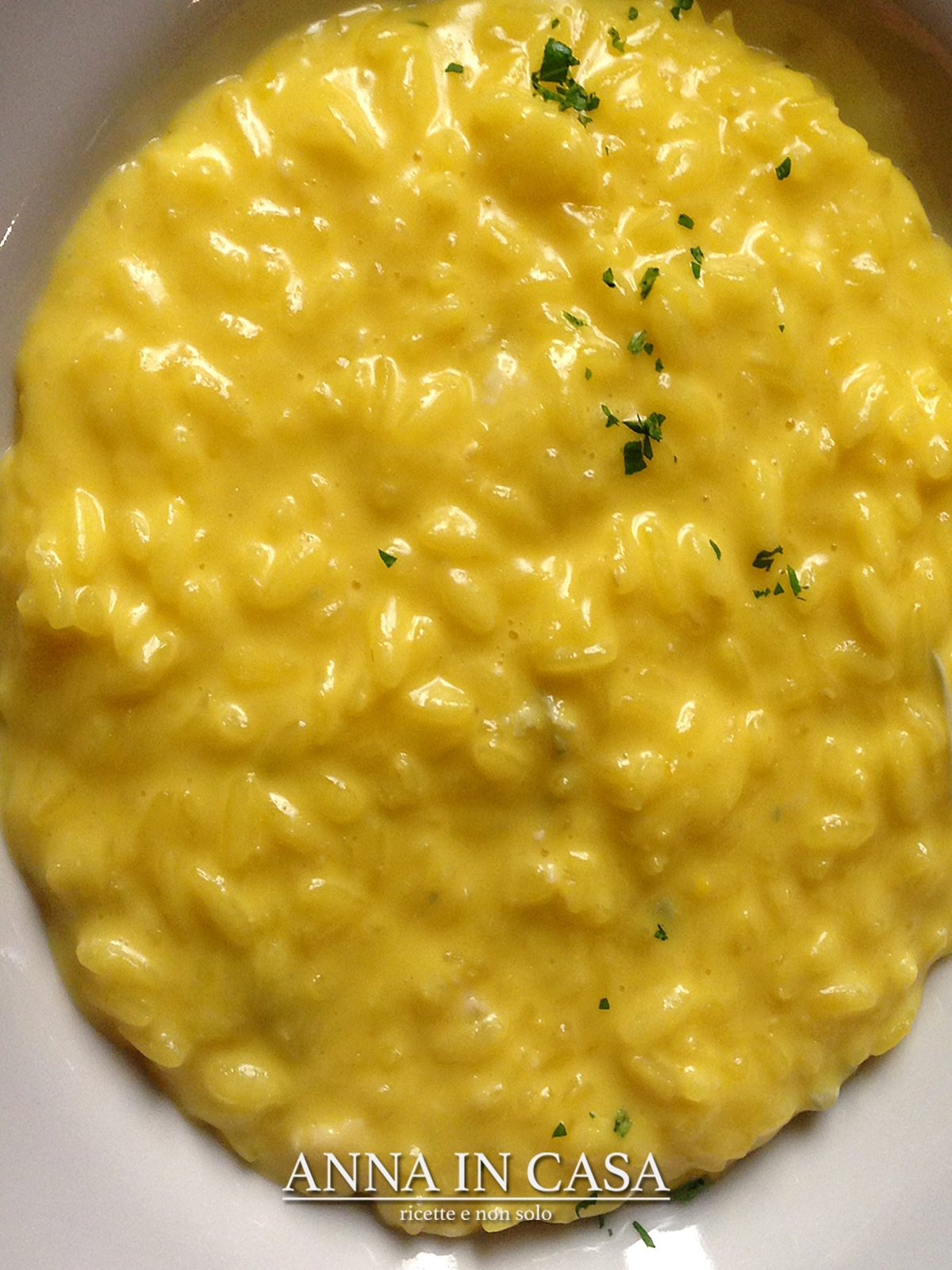 Risotto cremoso allo zafferano e Ricetta ed ingredienti