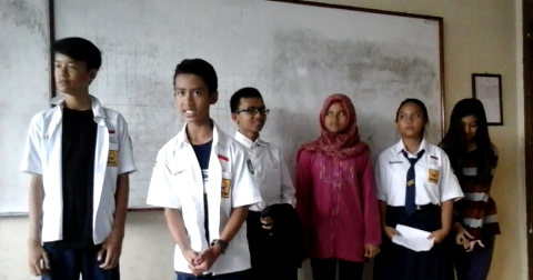 35+ Contoh Drama 5 Orang Mrs. Anita Background