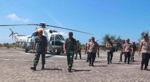 Panglima TNI Tinjau Prajurit yang Bertugas di Pulau Nipah